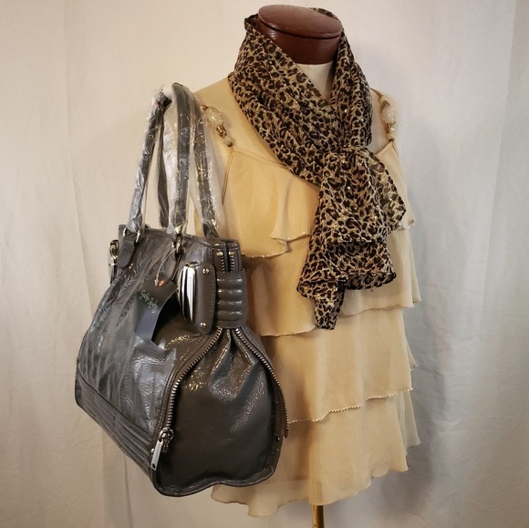 💕🛍Host Pick💕🛍Cynthia Rowley Patent Leather Bag - Picture 5 of 8